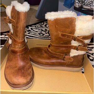 Leather Ugg boots.